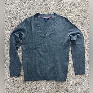 NWT Tommy Hilfiger V neck Women Sweater